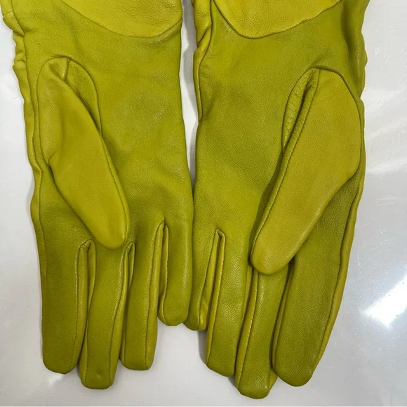 π NWT UGG Womenβs Leather Gloves π§€ Scrunched Logo Touchscreen | Size S - Picture 4 of 12